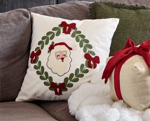 Kuddfodral SANTA CLAUS i vit teddy kvalite med broderad tomte, blad och rosetter