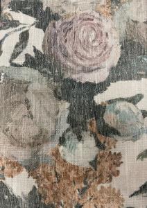 Gardin EMELIE med penselmålade rosor i rosa, gult och beige på vit bottenfärg