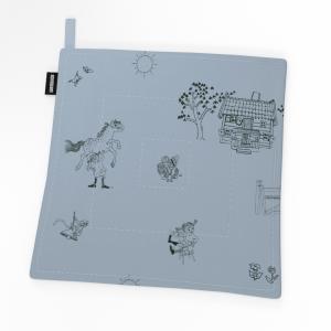 Grytlapp VILLA VILLEKULLA, med tecknade motiv av Pippi Långstrump. Blå bottenfärg