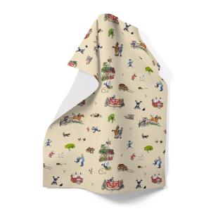 Kökshandduk EMIL I KATTHULT, med tecknade motiv av Emils hyss och upptåg. Beige bottenfärg