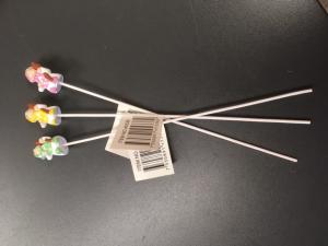 Påsk sticks med påskkärringar finns i tre olika färger, rosa, grön, gul. Längd 2,5cm