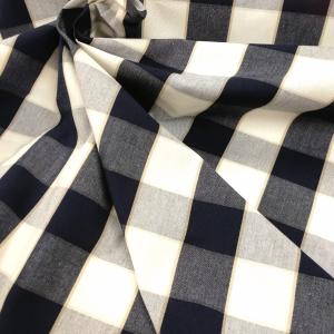 Gripsholmsruta på metervara i bomull, marinblå/vit