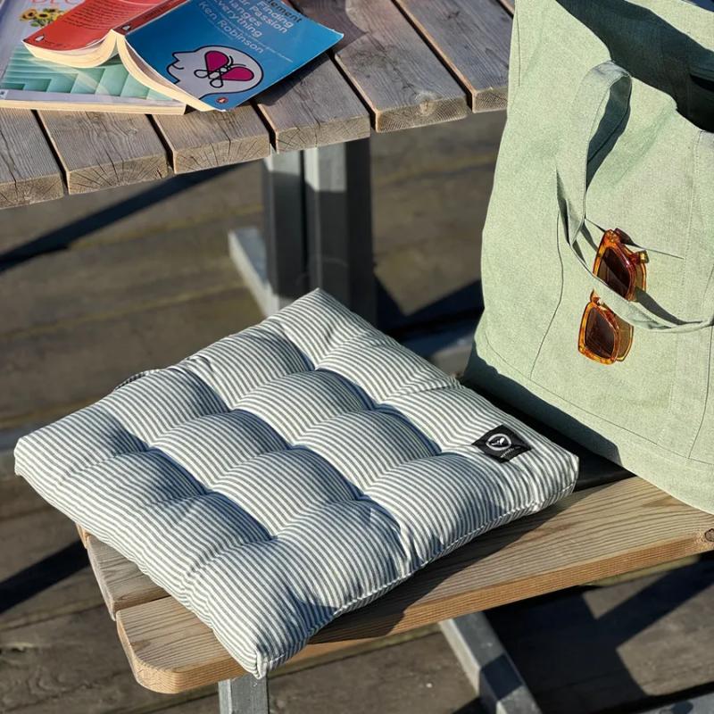 Dyna BOSSE, vattenavstötande yta, smalrandig i grönt och vitt