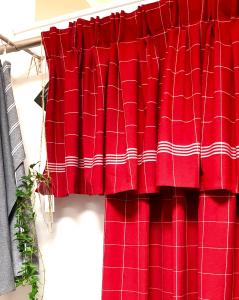 Gardinkappa ASTRID, 50x250cm återvunnen textil, rutig, röd