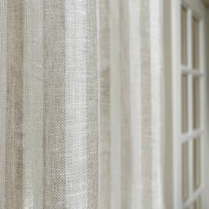 Gardinlängd LOTTA, tunn randig linnegardin i offwhite och linne