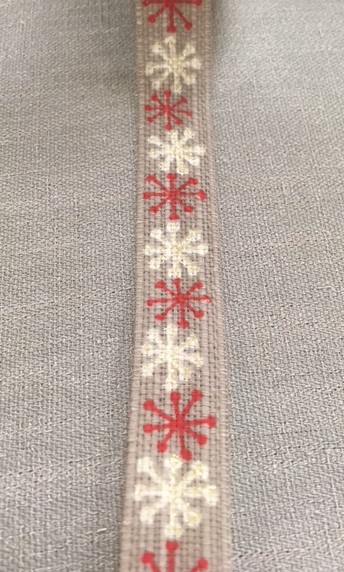 Textilband, STARLET, linnefärgat band med glittrande snöflingor i rött och vitt, Bredd 15mm