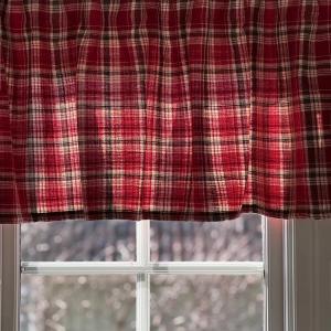 Gardinkappa VIVI med skotsktrutigt, tartan mönster i rött, olivgrönt och linnefärg