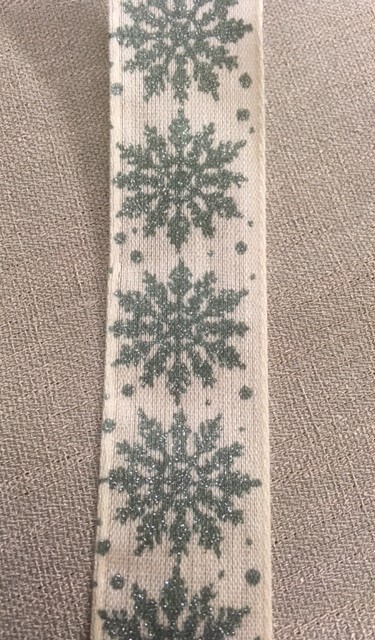 Textilband, SNÖPÄRLA, beige band med glittrande snöflingor i turkosgrönt, Bredd 25mm