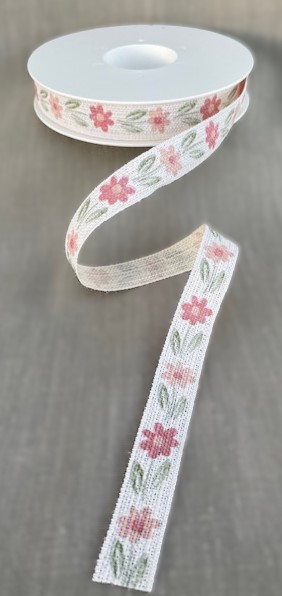 Textilband med vit bottenfärg och tryckta rosa blommor