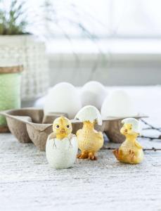 Påskkycklingar, handmålade, ståendes och sittandes i äggskal. 3 pack, innehåller tre olika. Höjd.4,9-6cm, Gul