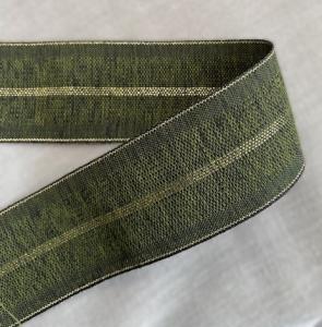 Textilband, melerad grön med guldrand i mitten och i kanten