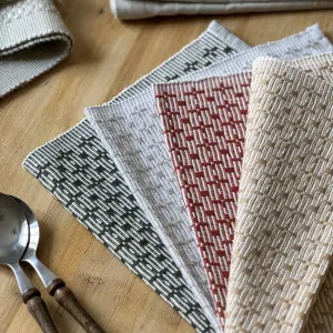 Löpare STELLA vävd tvåfärgad randig bordslöpare, recycle, Mörkröd/beige