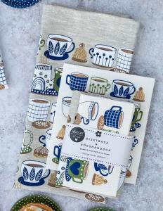 Gåvoset BLUE FIKA, Kökshandduk i linne och disktrasa med kaffekoppar i blått, grönt och vitt