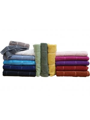 Chess, enfärgad skön frotté i två olika storlekar med vita stickningar i rutor i engelskt rött