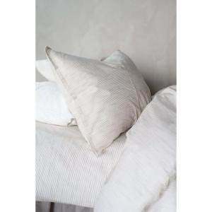 Örngott Yoko, med brunbeiga smala ränder på offwhite botten