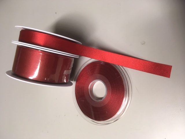 Textilband Satin, flera bredder engelskt röd|Trendhuset