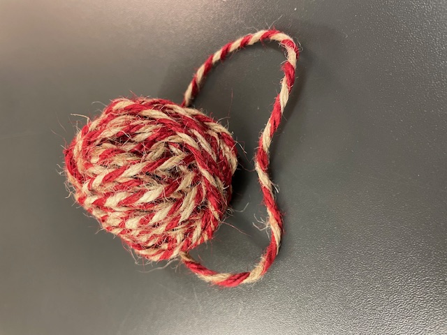 Jutegarn/Flaxcordel nystan, tvinnad i röd och natur, 10 meter