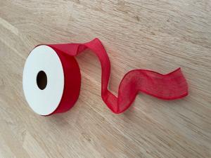 Textilband BATISTE, enfärgat julrött lite tunnare band med ståltrådskant