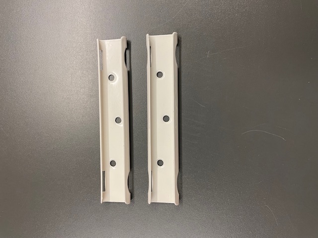 Väggbeslag i metall för enkla eller dubbla skenor, 2st vita