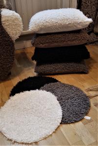 Kuddfodral LUDDE, i fårskinnsimitation, stl.50x50cm, grå