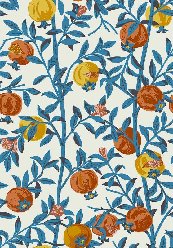 Tapet Granatäpple, Scandinavian Designers III, stora orangeröda och gula granatäpplen på slingrande blå blad