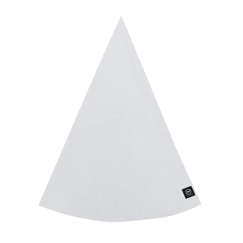 HEDVIG, Rund enfärgad duk, grå/vit, chambray med avtorkningsbar yta. Funkar lika bra ute som inne.