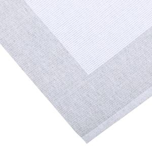 Löpare POPPY i ljusgrått och vitt med mörkare ljusgrå ram runt kanterna