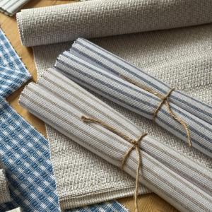 Bordstablett, tallriksunderlägg TYRA i två-pack, återvunnet material, randig i vitt och blått