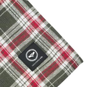 Fyrkantig duk VIVI med skotsktrutigt, tartan mönster i olivgrönt, rött och linnefärg
