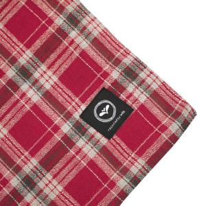 Fyrkantig duk VIVI med skotsktrutigt, tartan mönster i rött, olivgrönt och linnefärg