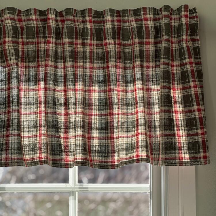 Gardinkappa VIVI med skotsktrutigt, tartan mönster i olivgrönt, rött och linnefärg