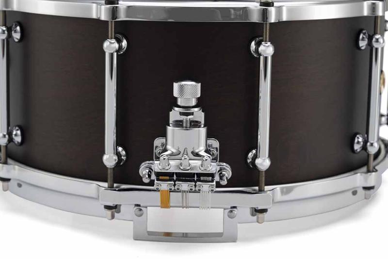 Philharmonic PHX African Mahogany concert snare drum features a unique shell design and the new and improved SR505 Triad Strainer Systems.