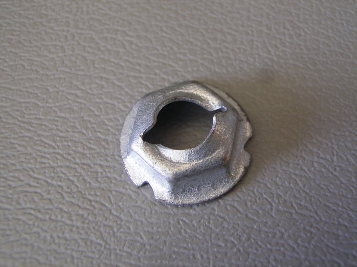 Plåtmutter 5,8 mm 10-pack