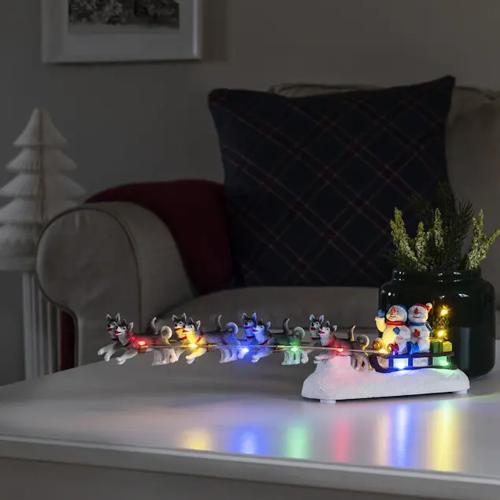 Batteridrevne Snemænd I Slæde Med Hunde 10 Farvede LED IP20 Flerfarvede Konstsmide