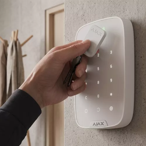 Ajax KeyPad Plus Trådlös Manöverpanel med RFID – Vit