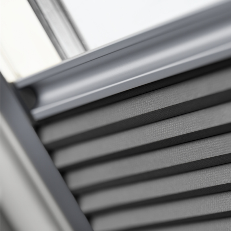 1140x700 SK01Velux Isolerande Dubbelplissé Integra Solar (1140x1600 SK10, 1159-Brown)