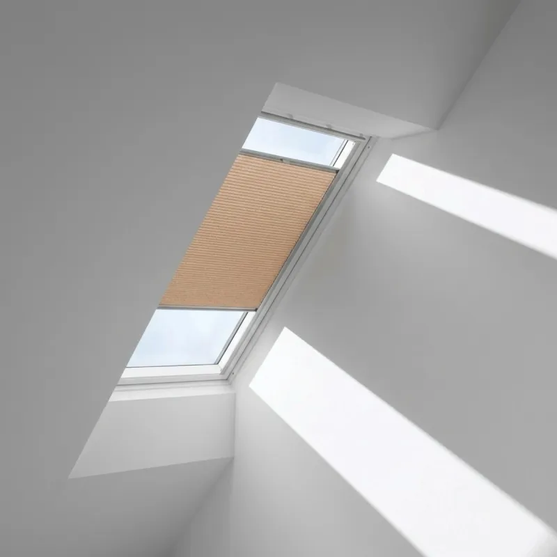 1140x700 SK01Velux Isolerande Dubbelplissé Integra Solar (550x780 CK02, 1049-Peach)