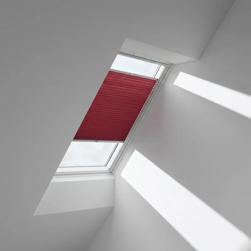 1140x700 SK01Velux Isolerande Dubbelplissé Integra Solar (550x1180 CK06, 1162-Cherise)