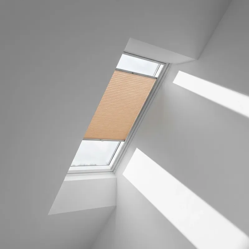 1140x700 SK01Velux Isolerande Dubbelplissé Integra Solar (660x1400 FK08, 1049-Peach)