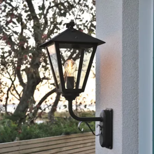 Benu Væglampe E27 230-240V IP23 Sort Konstsmide