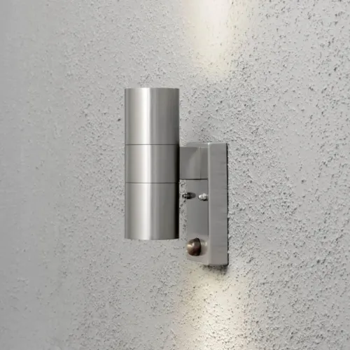 Modena Væglampe Op/Ned Med Bevægelsessensor PIR GU10 230-240V IP44 Rustfri Konstsmide