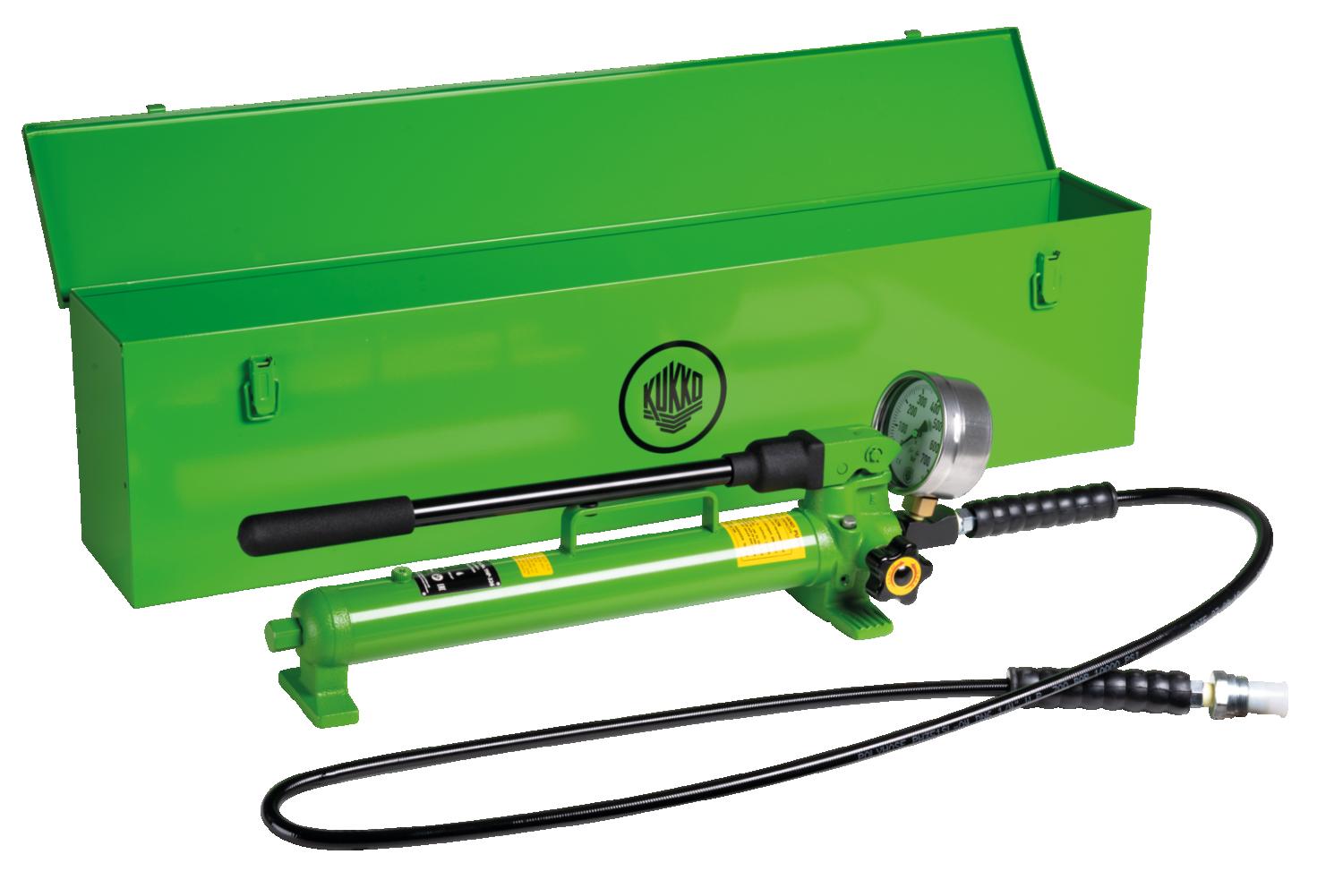 Handpump med slang, manometer, metallåda