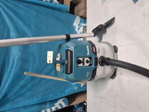 Makita VC004GLZ01 Dammsugare 40V (våt & torr) (demomaskin)