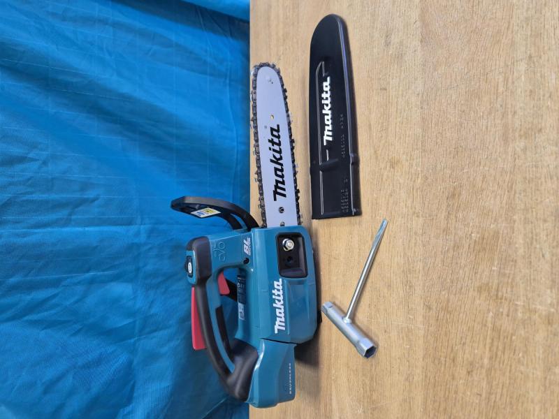 Makita DUC254Z Kedjesåg 18V (25cm) (demomaskin)