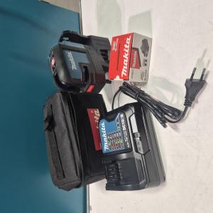 Makita SK105DZ Krysslaser 12V (röd) (demomaskin)+laddpaket-på-köpet