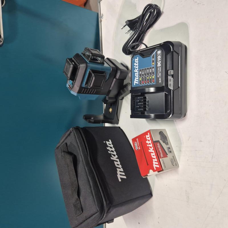 Makita SK700D Multilinjelaser 12V (röd)( demomaskin)+ Batteripaket-på-köpet