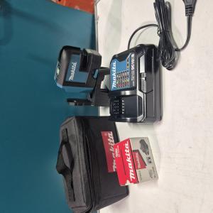 Makita SK105GDZ Krysslaser 12V (Grön) + laddpaket-på-köpet