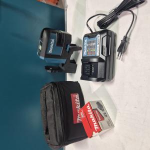 Makita SK106GDZ Kryss- och punktlaser 12V  (demomaskin) +laddpaket-på-köpet