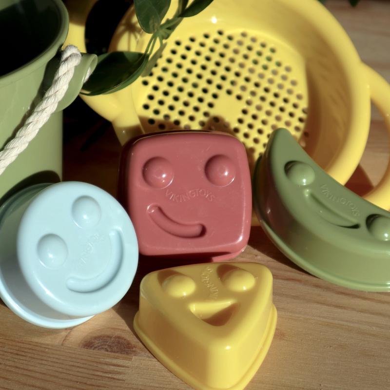 Ecoline Sand molds Happy Faces
