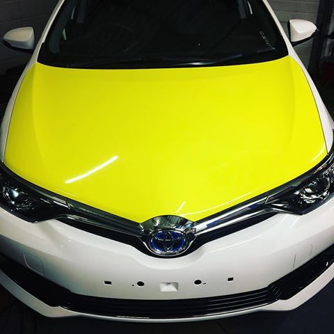 Avery Gloss Ambulance Yellow